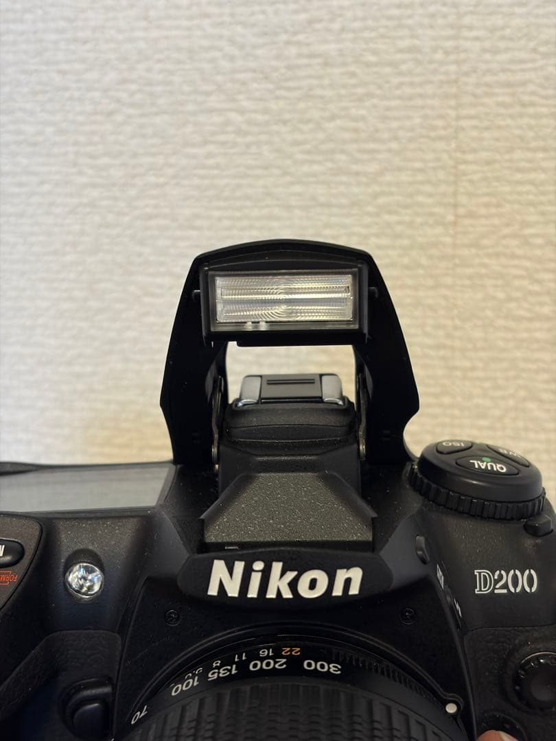Nikon D200 一眼レフカメラ 18-200mmレンズ付き