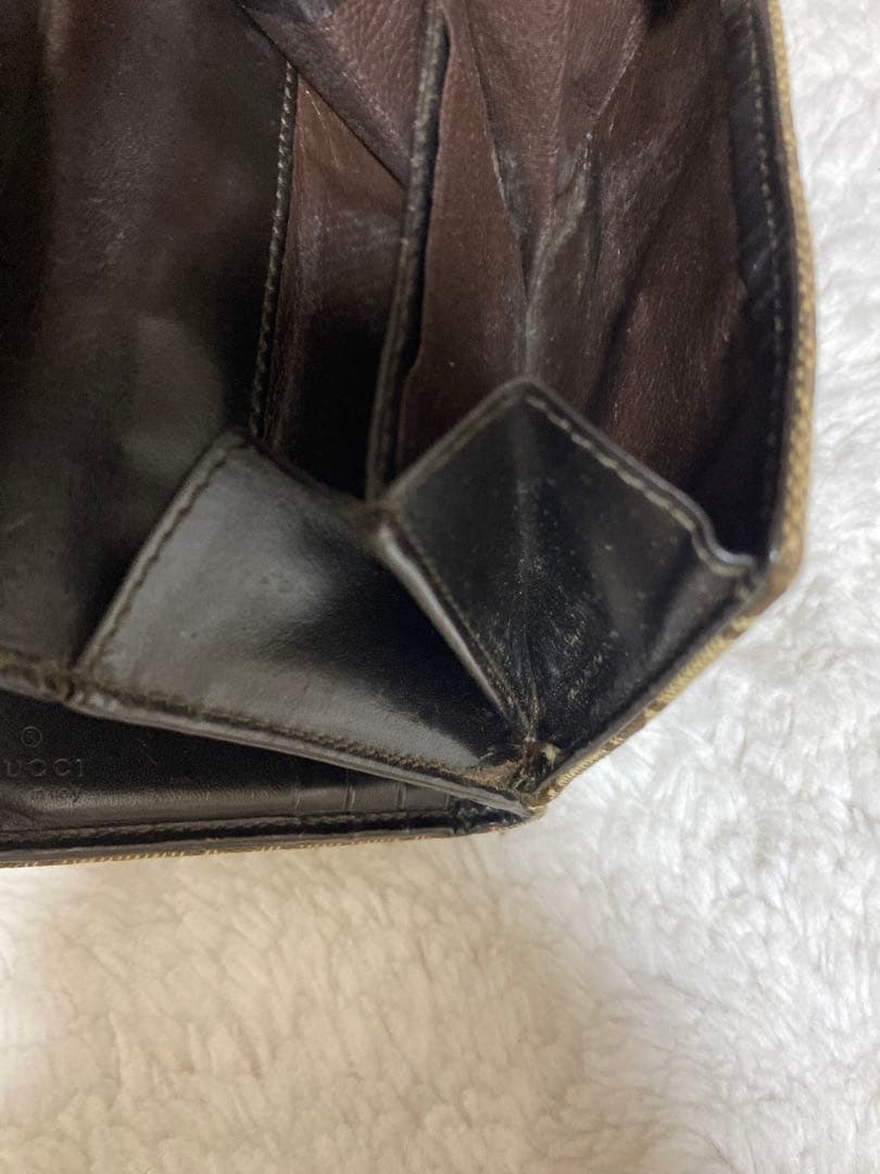 Gucci 二つ折り財布 金具付き