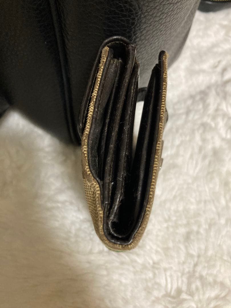 Gucci 二つ折り財布 金具付き