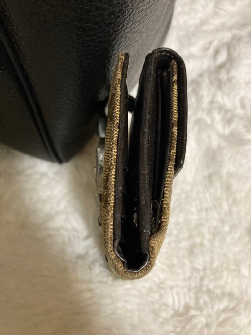 Gucci 二つ折り財布 金具付き