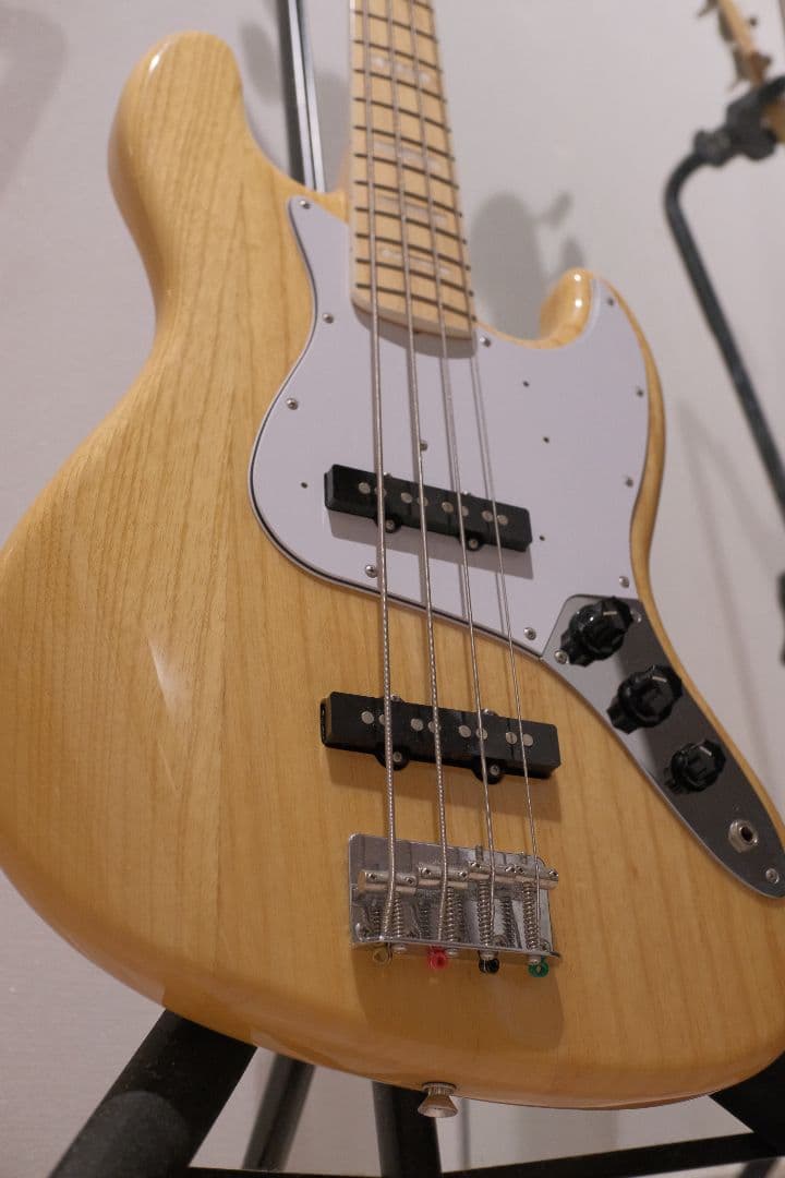 ベース Fender Japan JB75 NAT/M