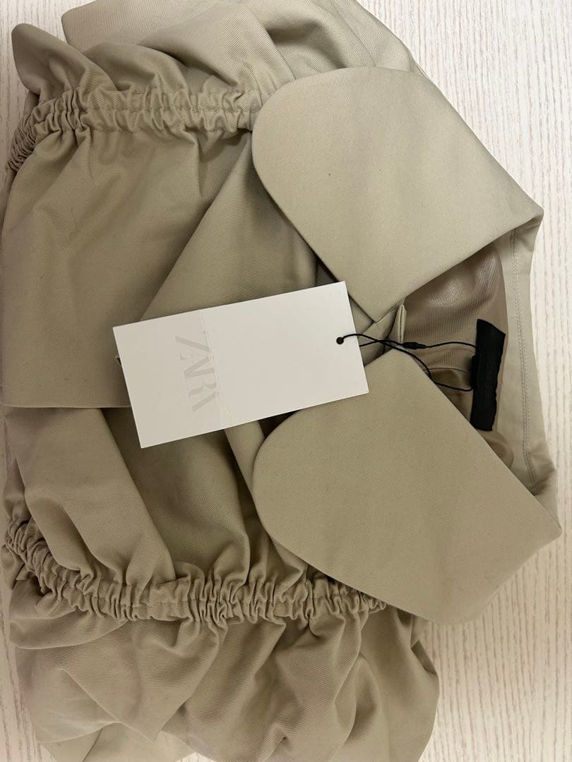 完売品 ZARA フリル付きクロップドトレンチコート M-Lサイズ新品タグ付き