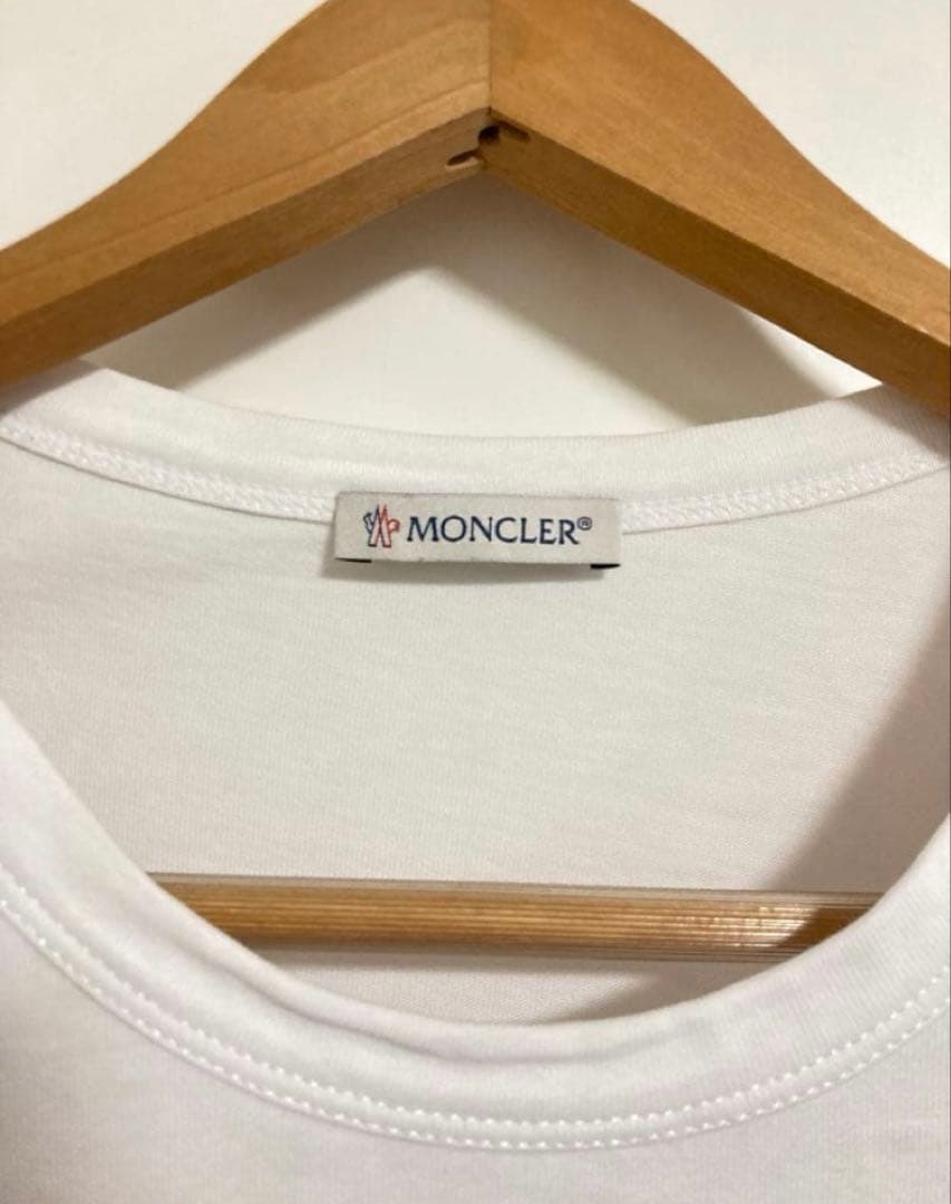 【送料無料】MONCLER（モンクレール）のTシャツ　 Lサイズ　白　ホワイト