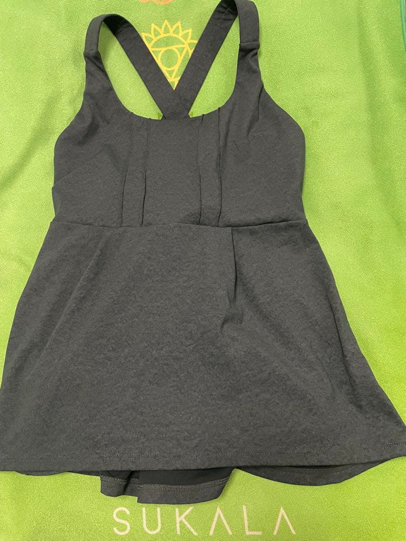 SUKALA デニムクロスタンクトップ、デニムスリットレギンス