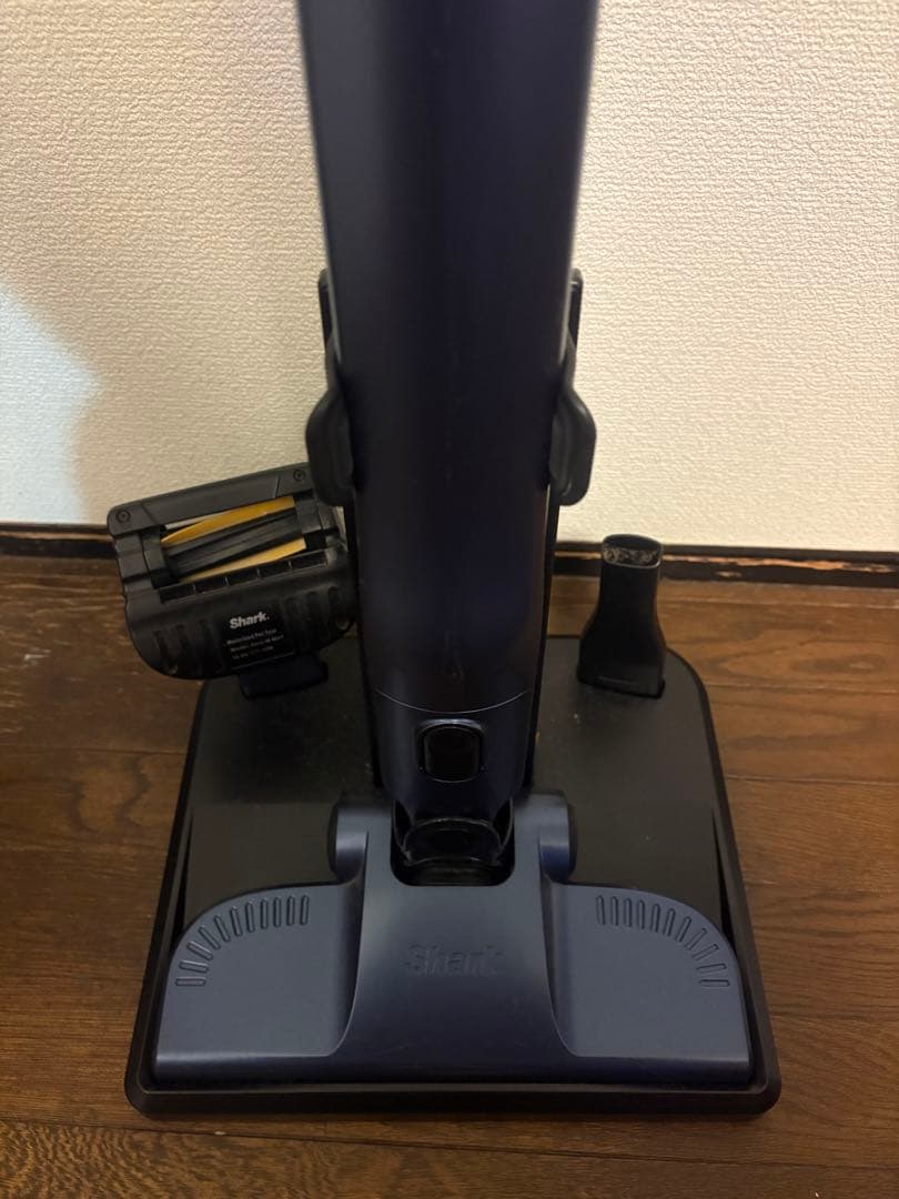 Shark スタンド式スティッククリーナー(CH966JBJ)、充電器付き