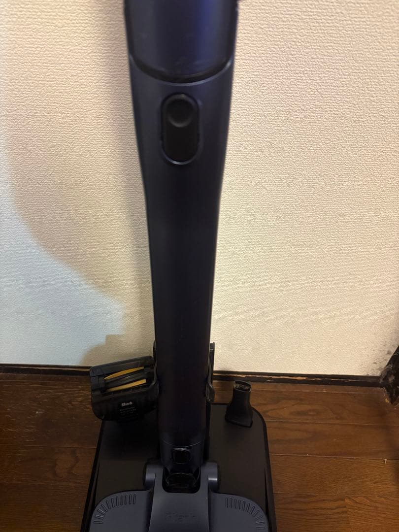 Shark スタンド式スティッククリーナー(CH966JBJ)、充電器付き
