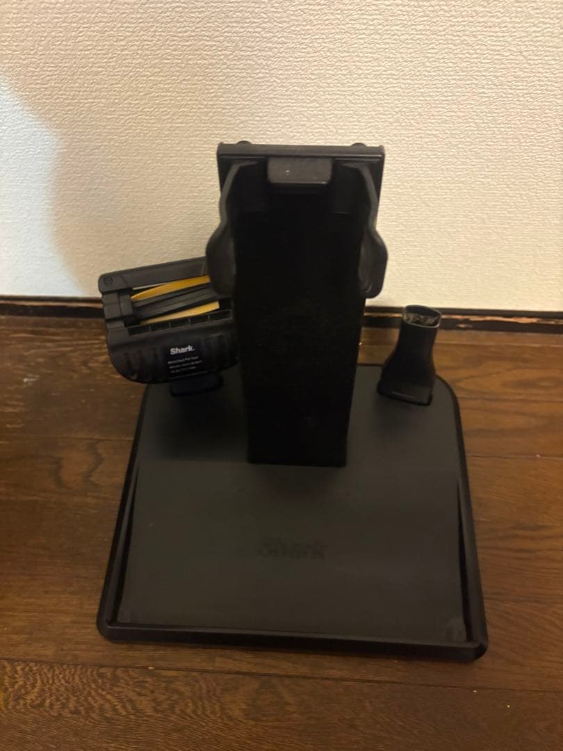 Shark スタンド式スティッククリーナー(CH966JBJ)、充電器付き