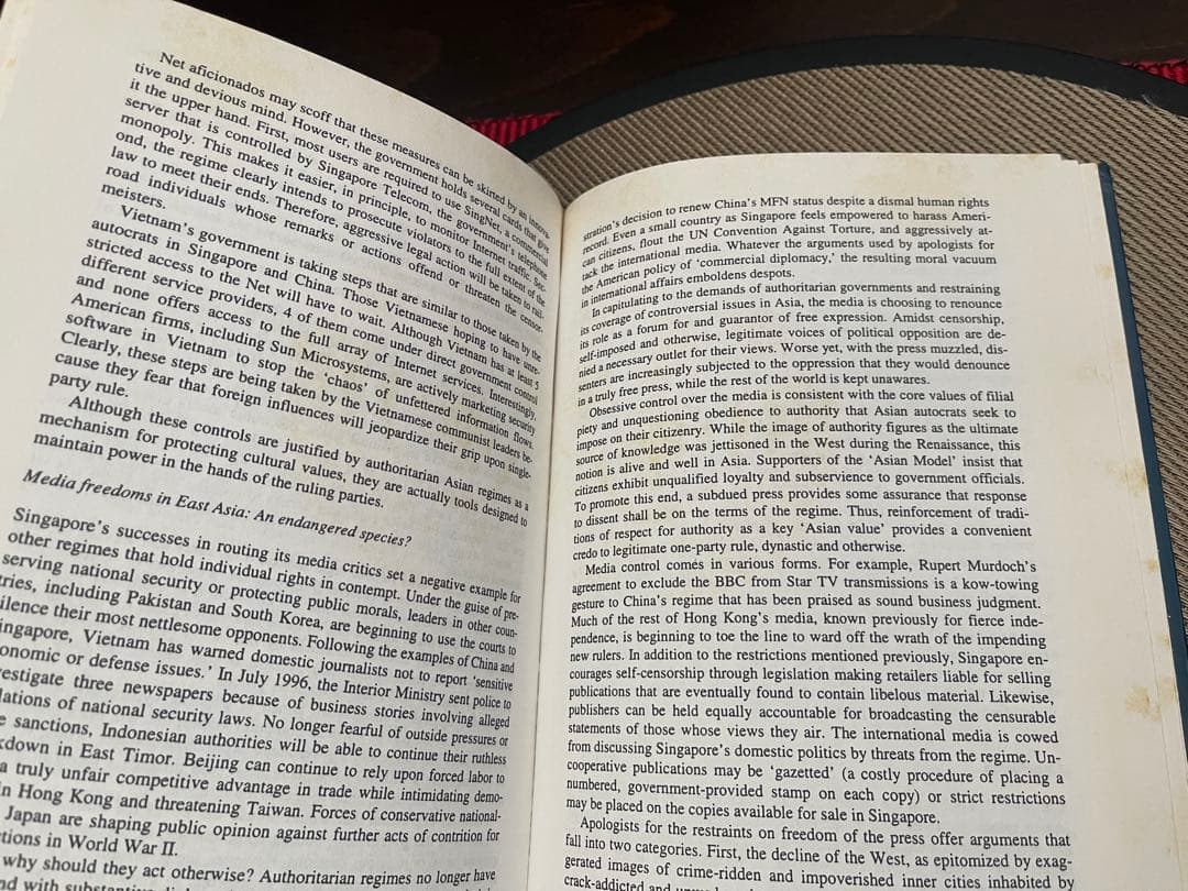 洋書 The Rise and Decline of the Asian Centur