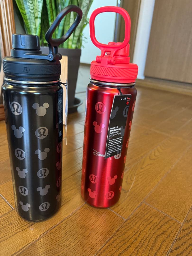 日本未発売　ルルレモン & Disney スポーツボトル24oz(710ml)赤