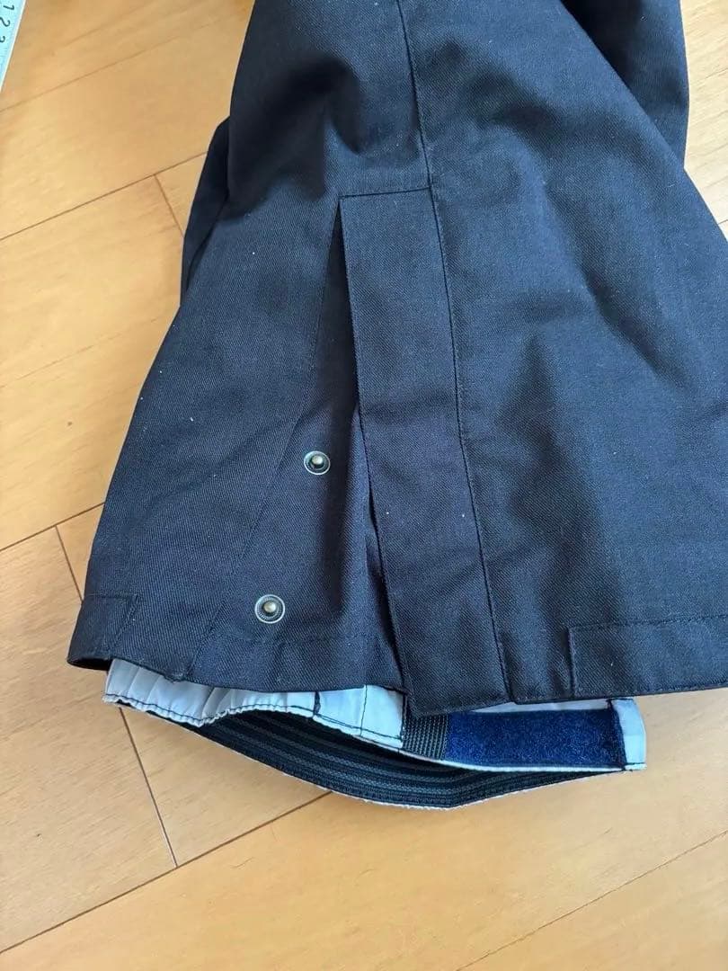✨美品✨『迷彩柄とブラックの切り替えデザインが特徴的なスノーボードウェアセット』