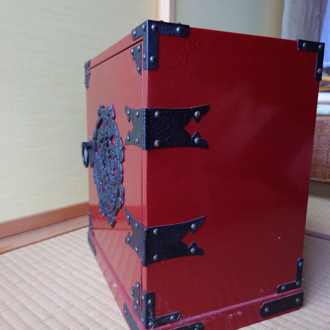 赤い木製収納箱 引き出し3つ