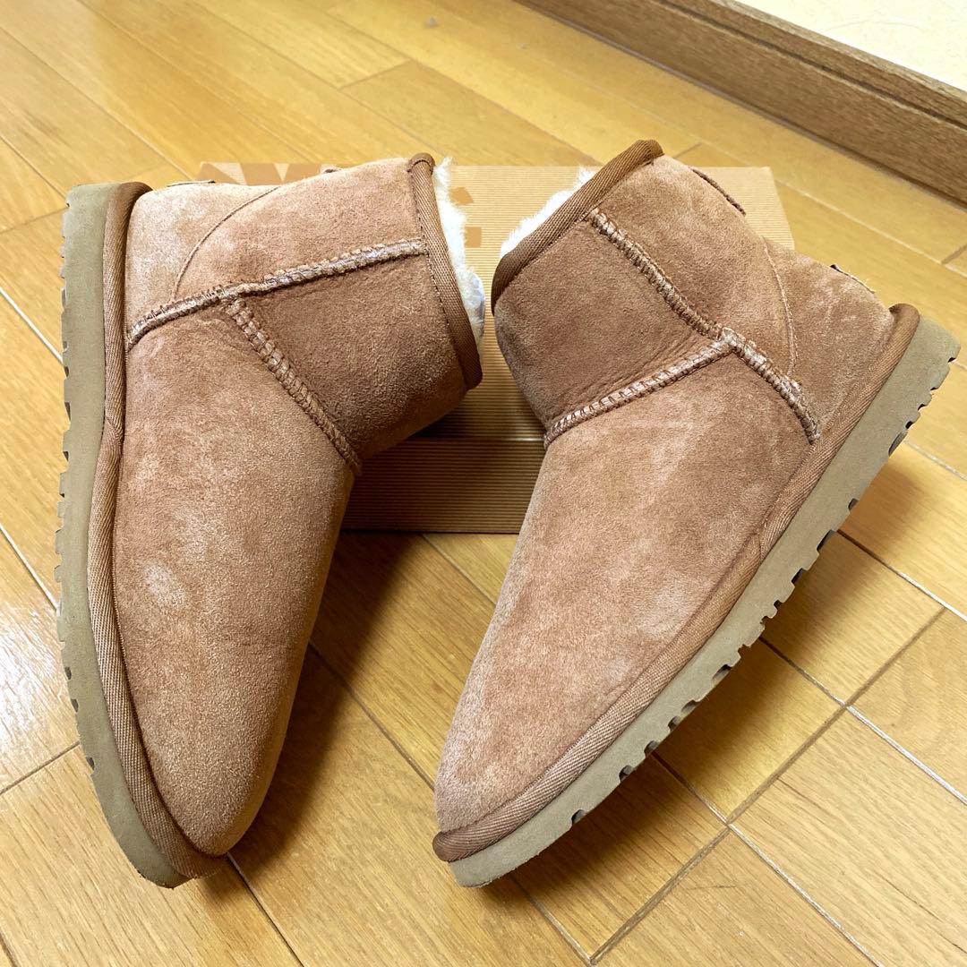 【ほぼ新品】UGG クラッシックミニ5854 W/CHE