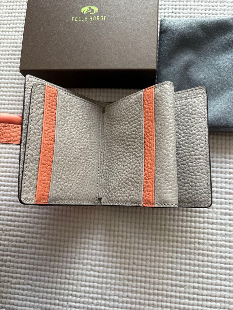 Pelle Borsa 二つ折り財布 サーモンオレンジ　新色　ほぼ未使用