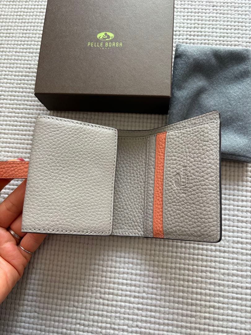 Pelle Borsa 二つ折り財布 サーモンオレンジ　新色　ほぼ未使用