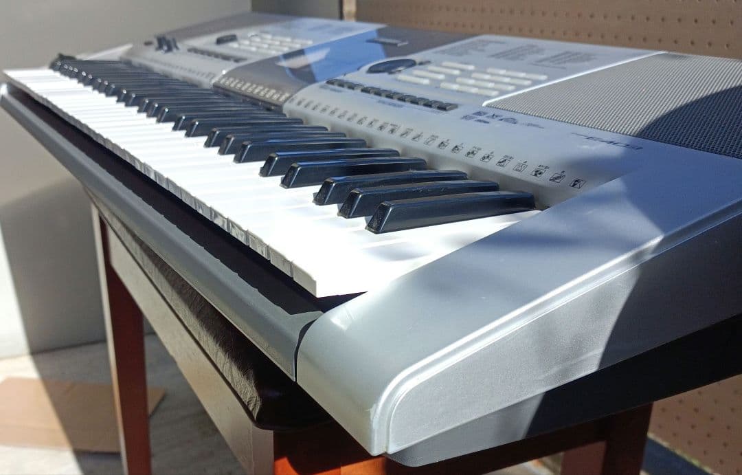 Yamaha PSR-E403 内蔵スピーカー付き