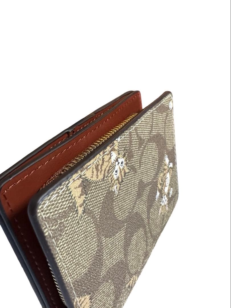 COACH コーチ 二つ折り財布 シグネチャー 猫 キャット柄レザー ブラウン系