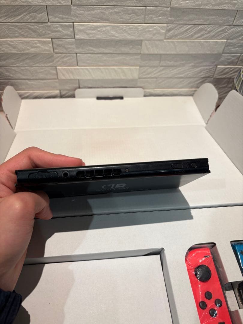 Nintendo Switch 本体　ゲーム機　任天堂