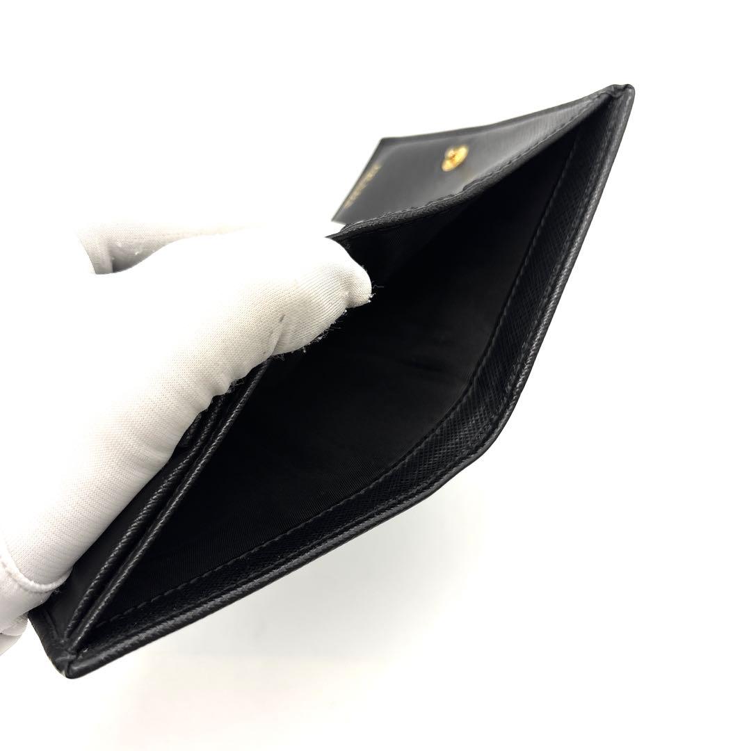 極美品◆PRADA 二つ折り財布 サフィアーノ レザー ゴールドロゴ 黒