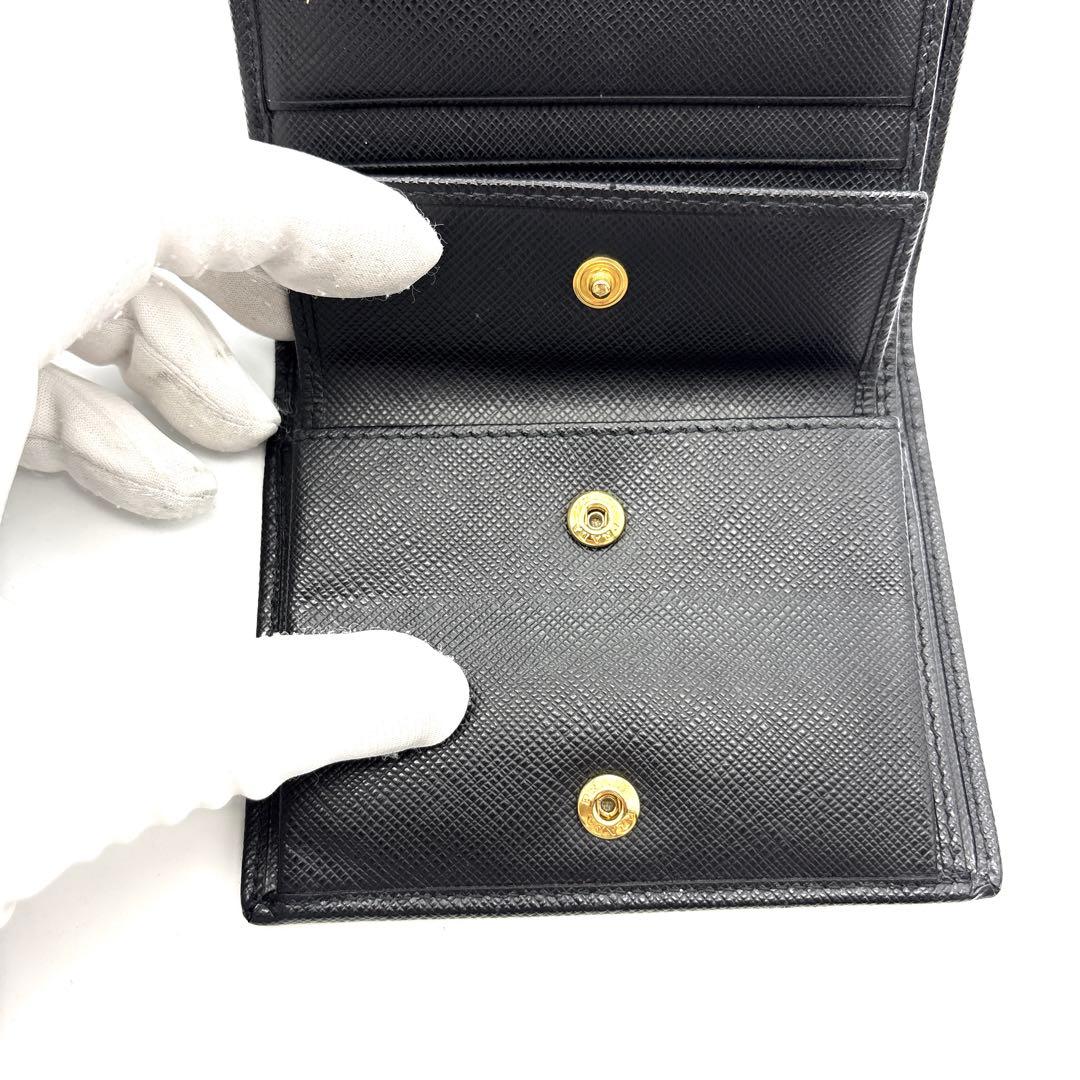 極美品◆PRADA 二つ折り財布 サフィアーノ レザー ゴールドロゴ 黒