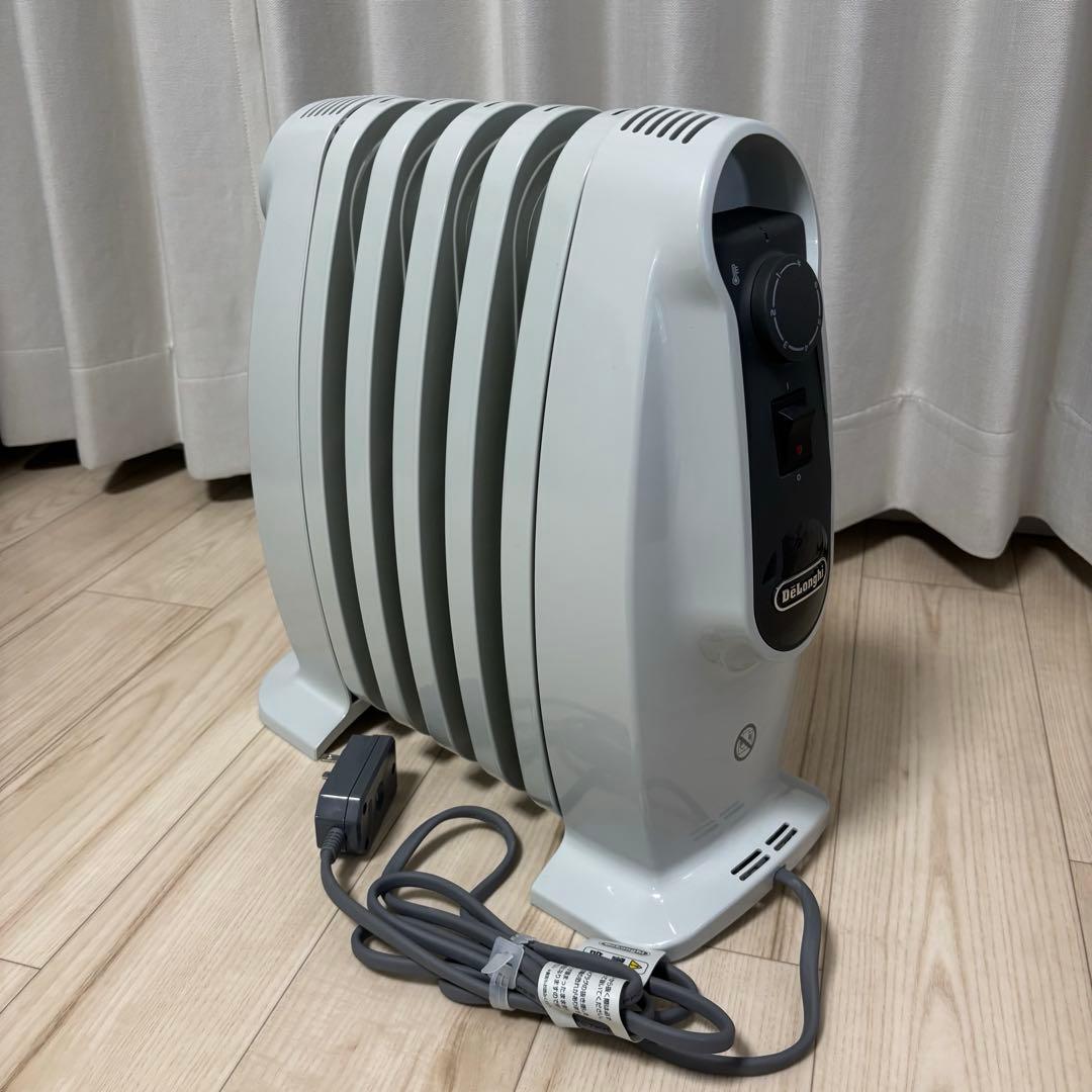 【美品】デロンギ　オイルヒーター　小型軽量モデル　RHJ01A0505-DW
