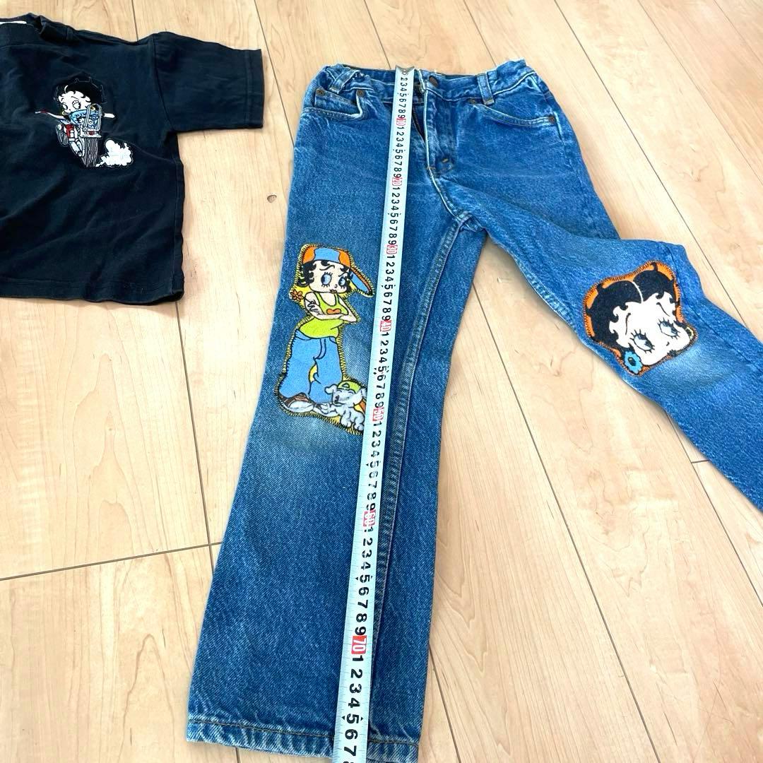 超美品　キャラクターTシャツとジーンズセット。6