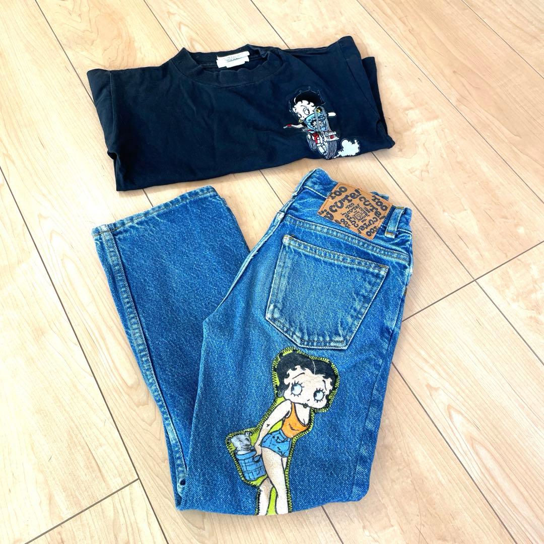 超美品　キャラクターTシャツとジーンズセット。6