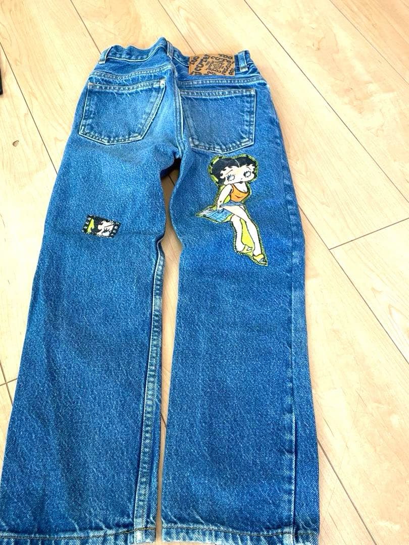 超美品　キャラクターTシャツとジーンズセット。6