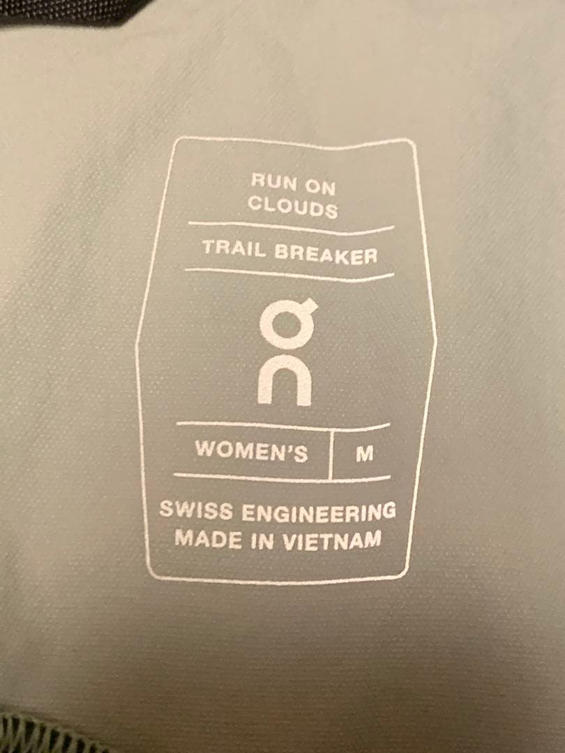 On trail breaker ハーフジップランニングウェア on cloud