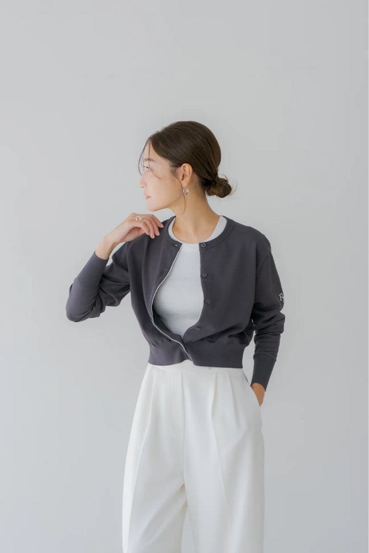 新品regleam ベーシックショートカーディガン (チャコールM)