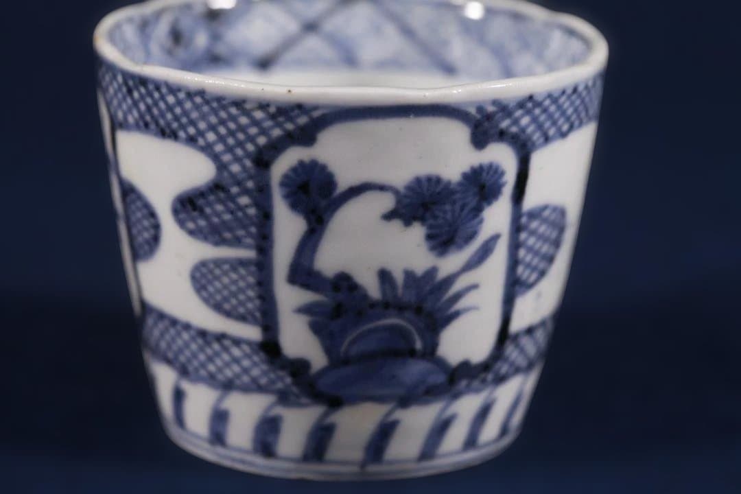 524　古伊万里染付ギザギザ窓絵松竹梅図蕎麦猪口　幕末