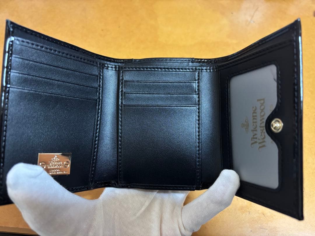 【ショッパー付き】Vivienne Westwood エナメル 三つ折り財布
