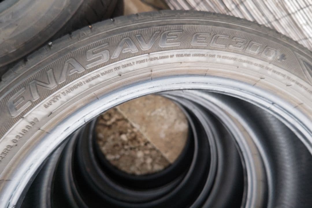 215/50R18　ダンロップ エナセーブEC300+　タイヤのみ4本セット