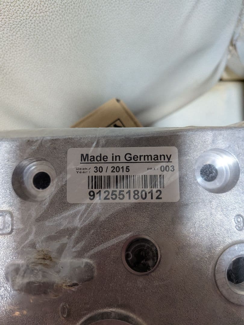 UD クオン？　エアコンプレッサーヘッド　WABCO 9125518012