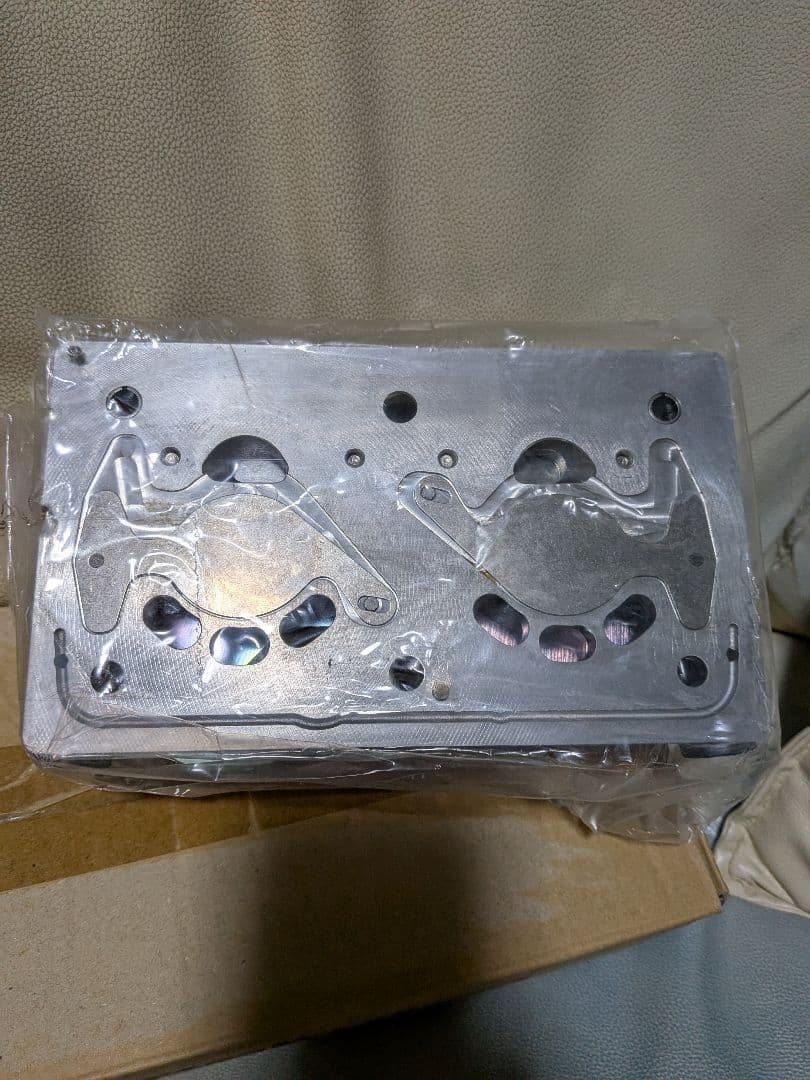 UD クオン？　エアコンプレッサーヘッド　WABCO 9125518012