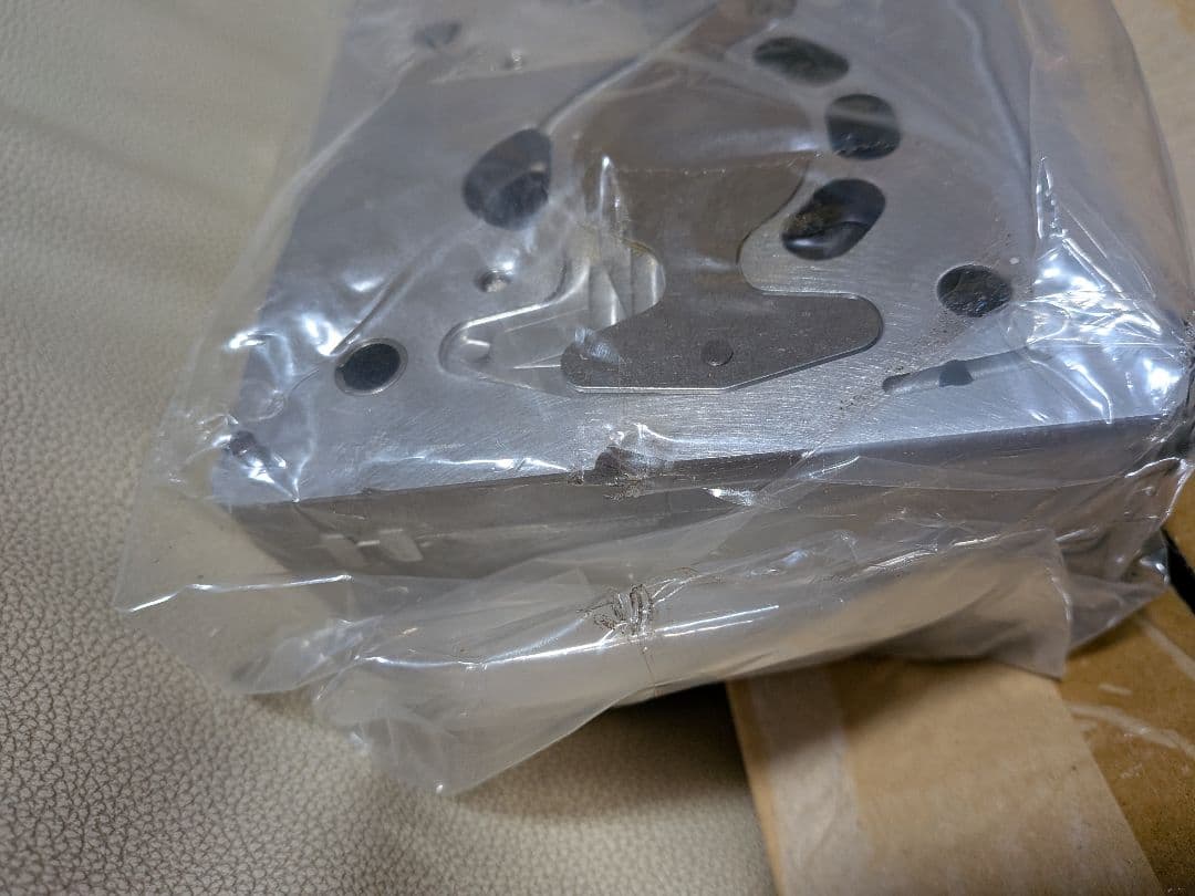 UD クオン？　エアコンプレッサーヘッド　WABCO 9125518012