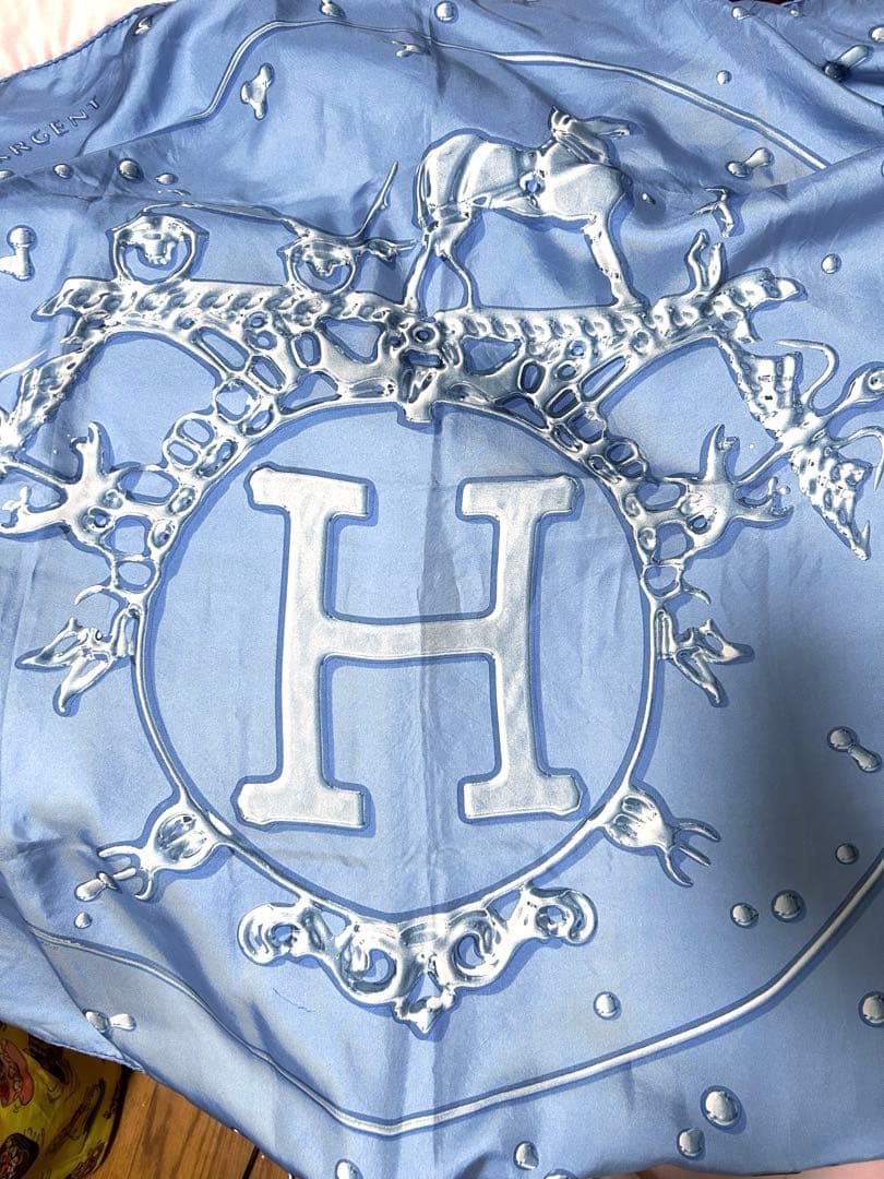 エルメスHERMES◼️Hロゴ シルクスカーフ、カレ、水色系