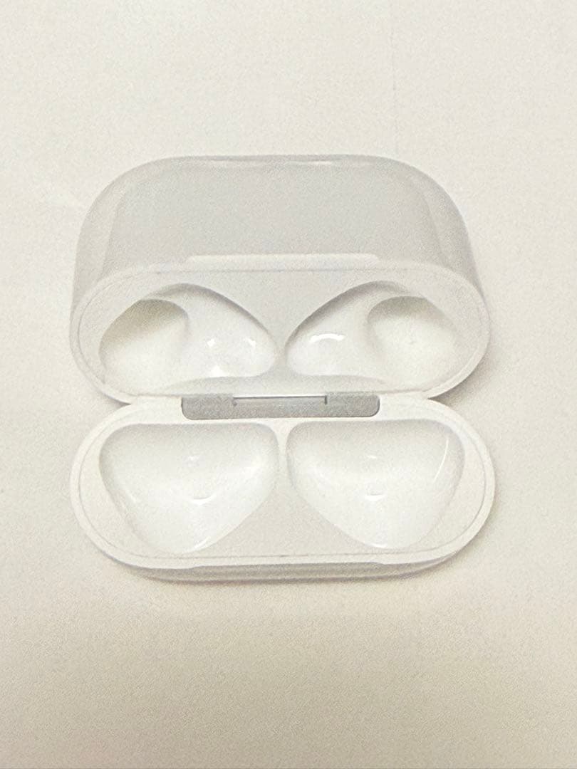 AirPods 4アクティブ　ノイズキャンセル搭載　本体 ホワイト　箱付き