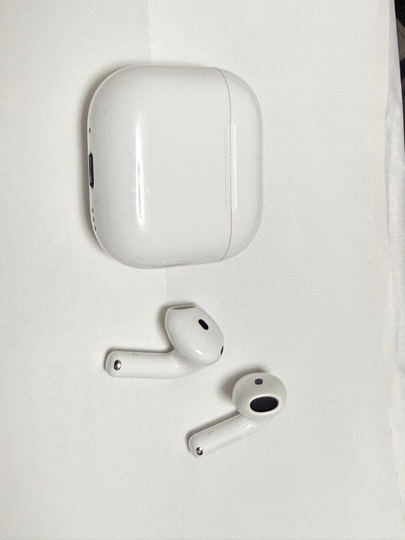 AirPods 4アクティブ　ノイズキャンセル搭載　本体 ホワイト　箱付き