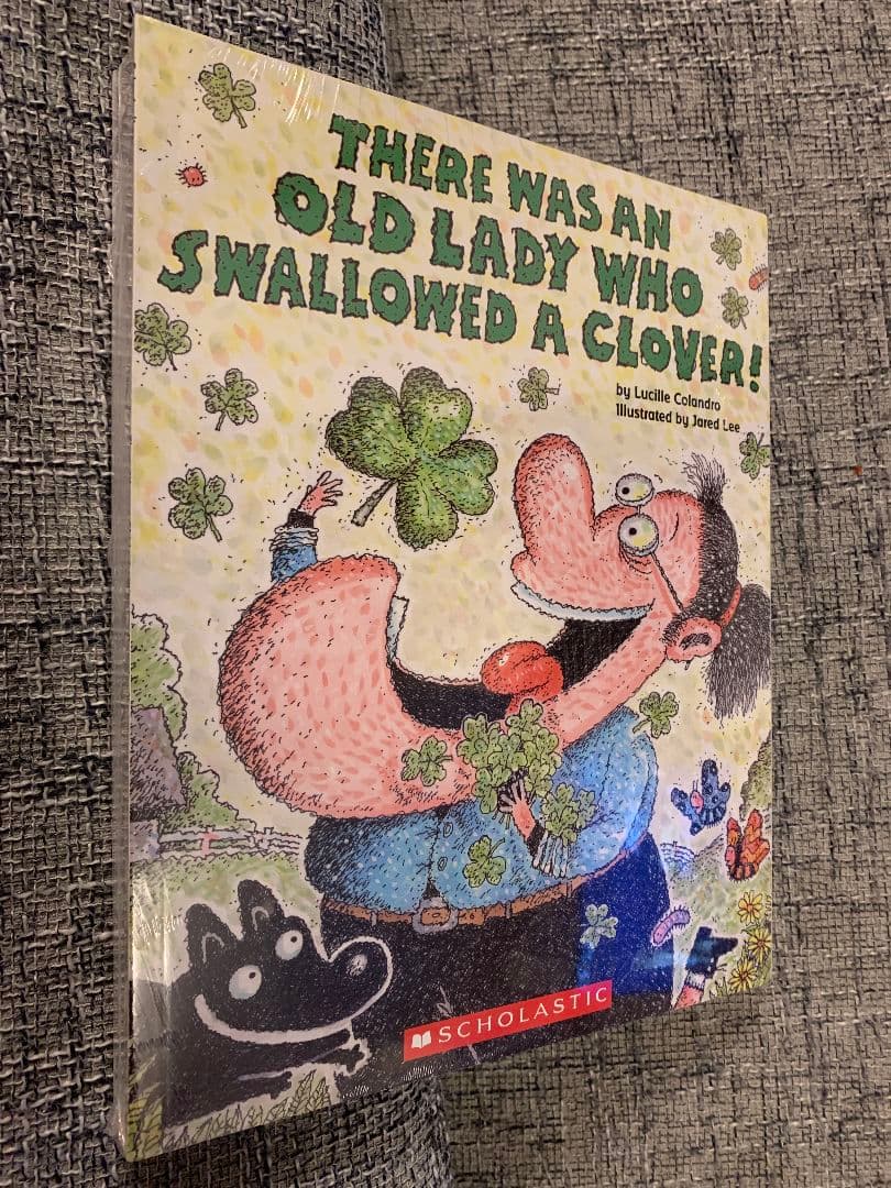 英語絵本There Was An Old Lady Who Swallowed…