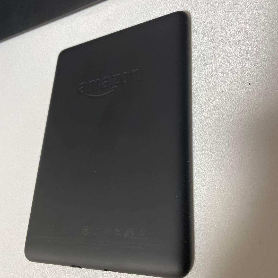 Kindle PaperWhite 10世代8GB 　広告あり　本体＋ケース付き