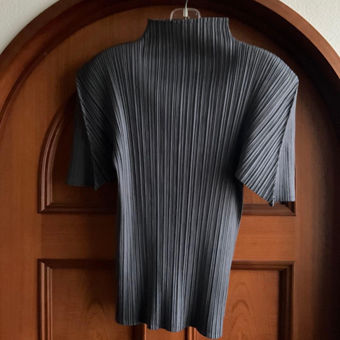 超美品|人気グレー PLEATSPLEASE イッセイミヤケ　半袖 ハイネック