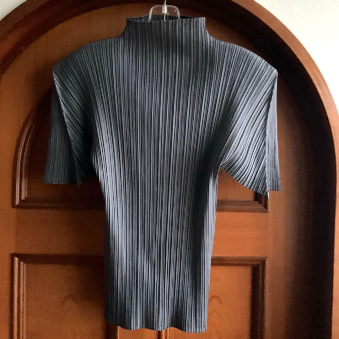 超美品|人気グレー PLEATSPLEASE イッセイミヤケ　半袖 ハイネック