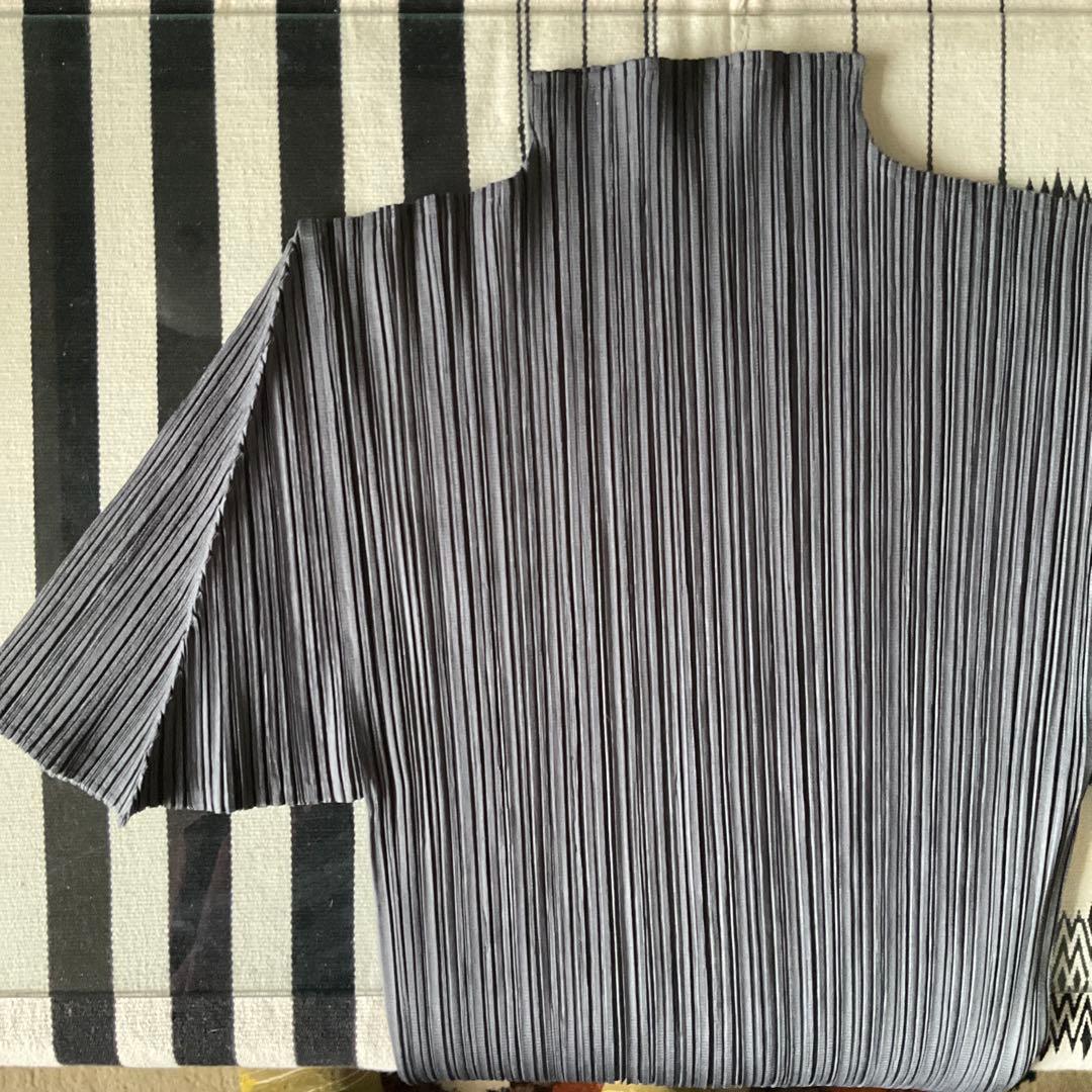 超美品|人気グレー PLEATSPLEASE イッセイミヤケ　半袖 ハイネック