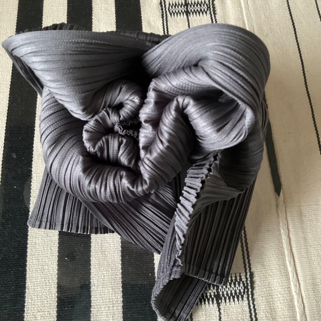 超美品|人気グレー PLEATSPLEASE イッセイミヤケ　半袖 ハイネック
