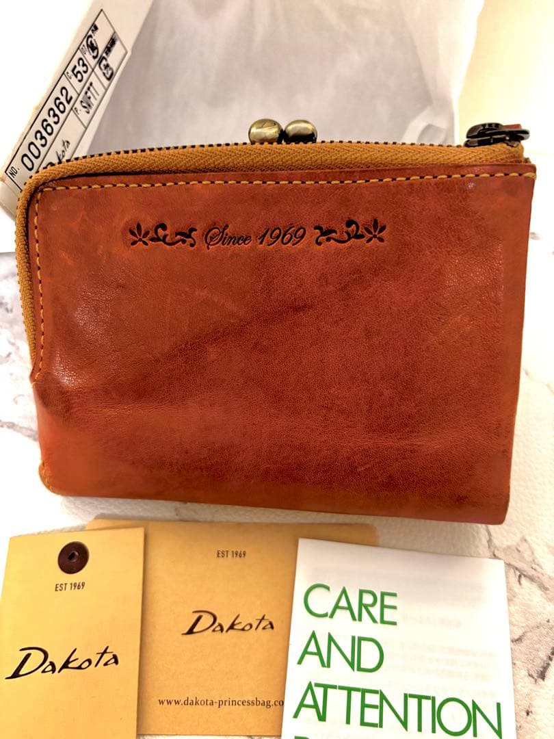 Dakota 二つ折り財布 ブラウン