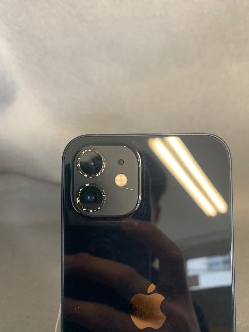 美品　国内版　SIMフリー　iPhone12 128GB ブラック色