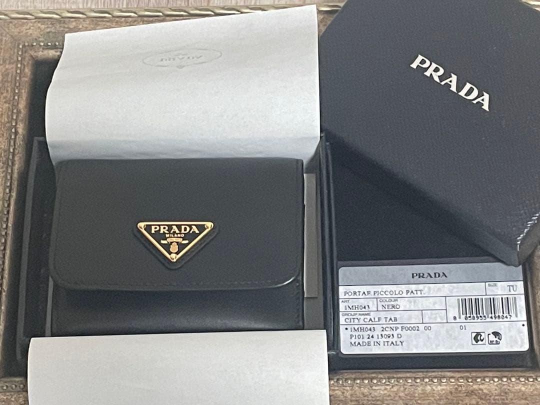 新品・PRADA ・三つ折り財布