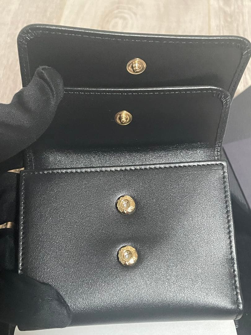 新品・PRADA ・三つ折り財布