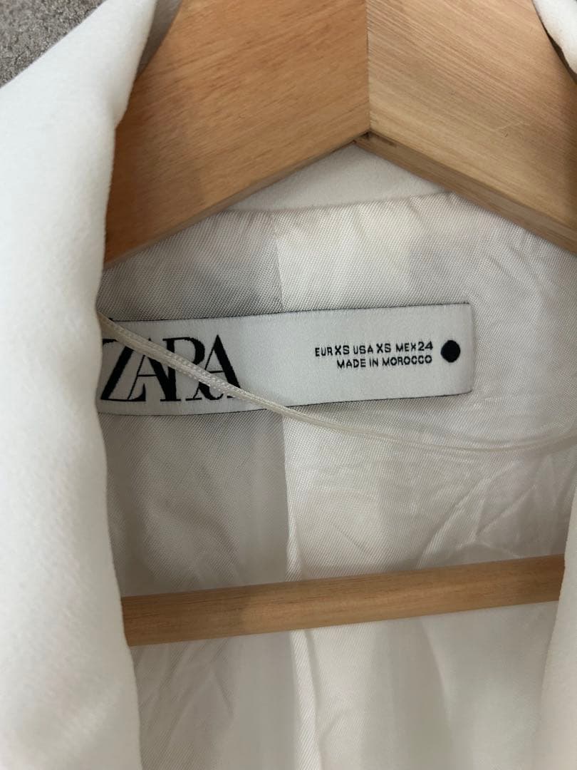 ZARA ホワイトケープオーバージャケット
