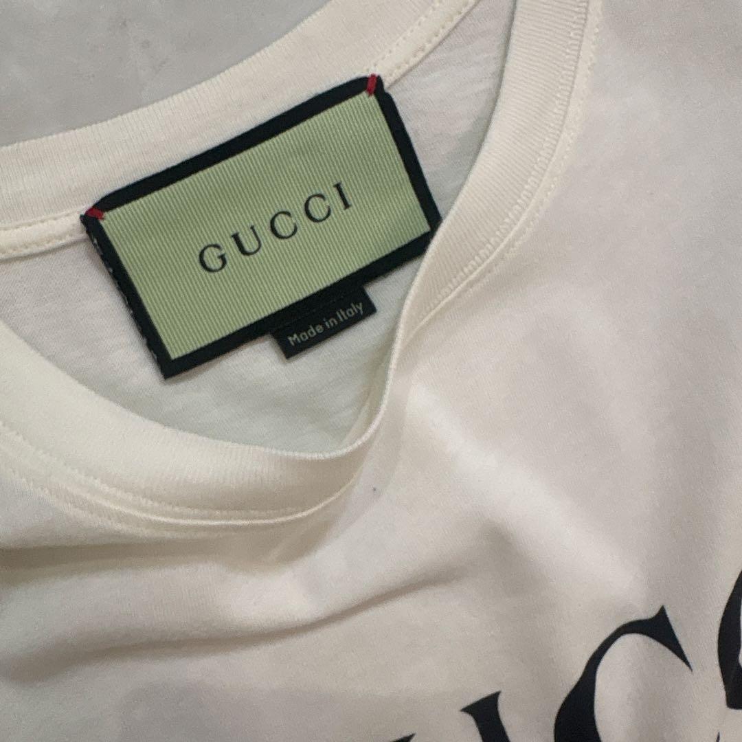 GUCCI リンゴとハートプリント Tシャツ